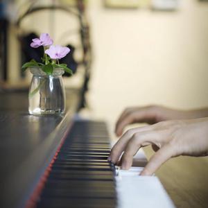 中国男人插继女阴部视频
